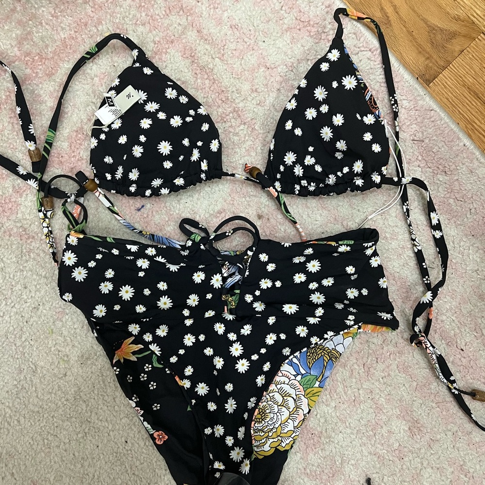 NWT Maaji reversible Bikini